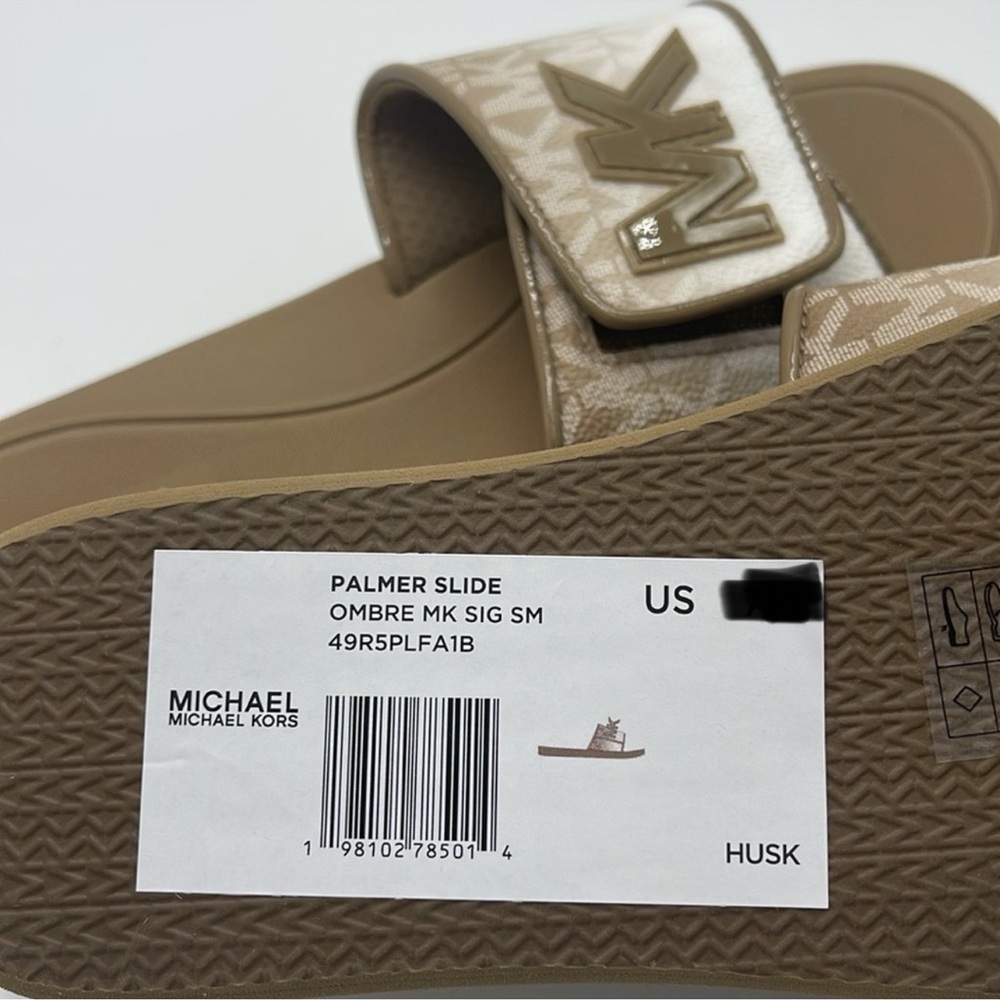 Michael Kors Slide Logo Sandals Palmer Ombré Signature
Husk 
NWT - Picture 14 of 16